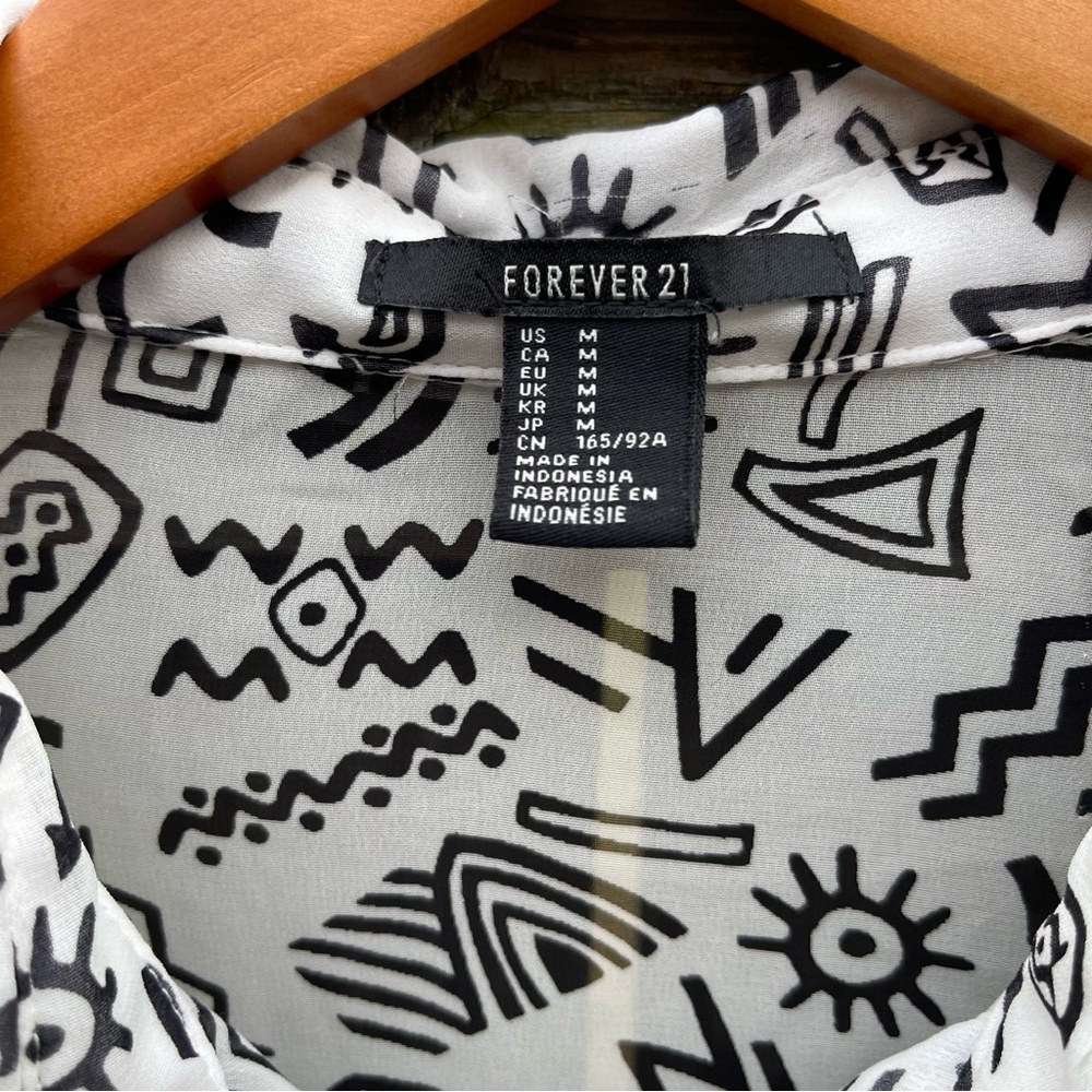 Black and White Patterned woman’s blouse size M - Picture 3 of 4
